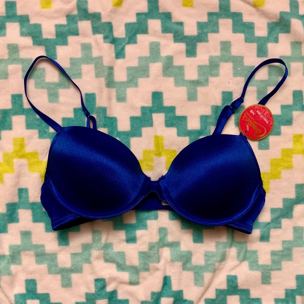 Candie’s push-up bra